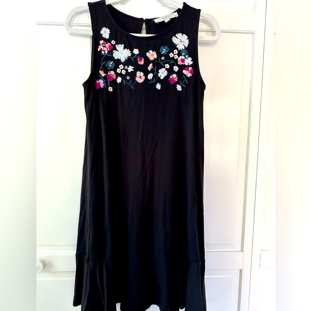 🎉HP🎉LOFT Embroidered Black Sleeveless Dress